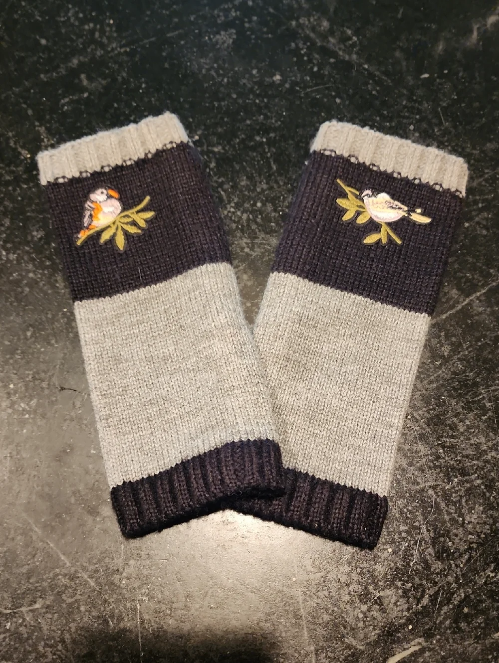 Fingerless Knitt Gray And Black Gloves With Embroidered Bird Detail